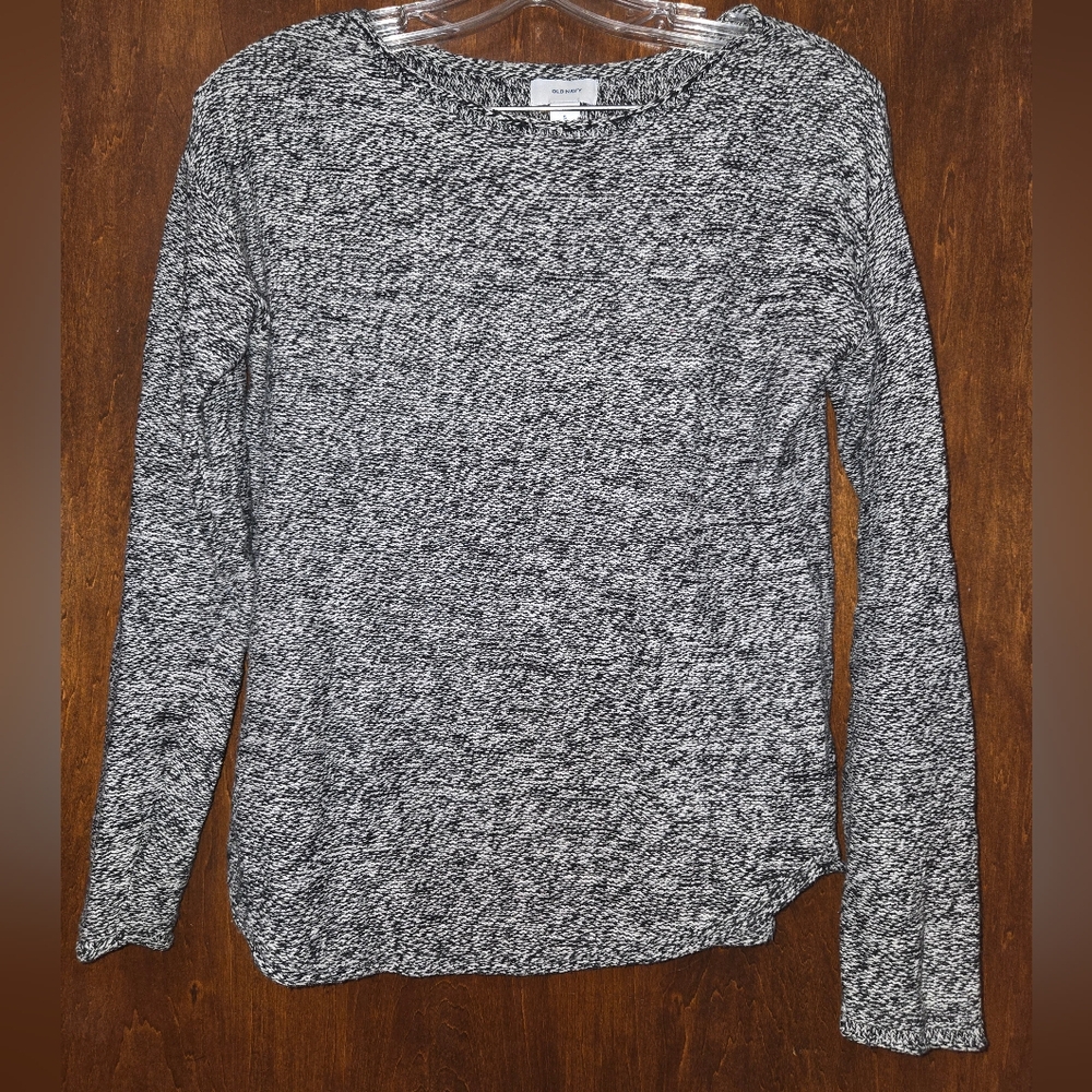 Black & white sweater. Old navy size small.